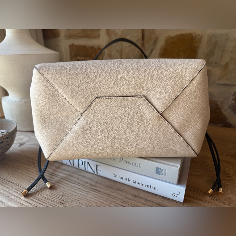Elegant Cream Tote Bag - Picture 13 of 14